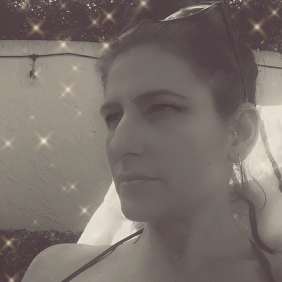 Meet your Posher, Kelly - Picture 2 of 8